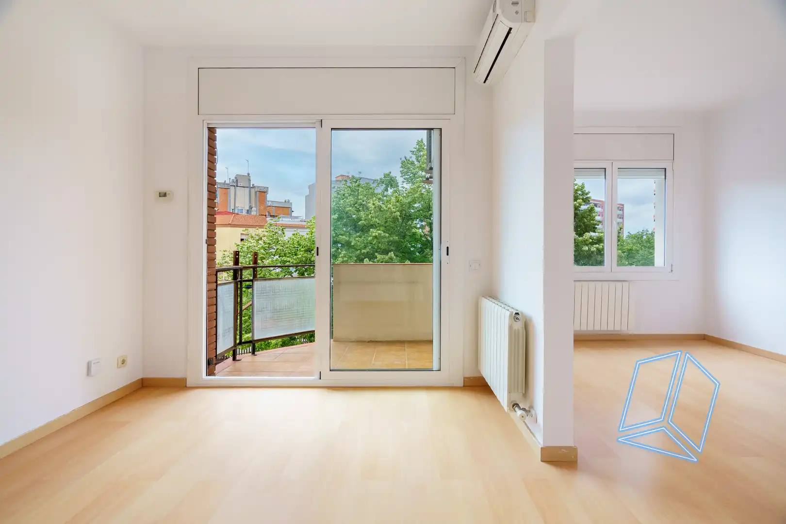 Terraza de Piso en venta en L'Hospitalet de Llobregat con Calefacción y Balcón