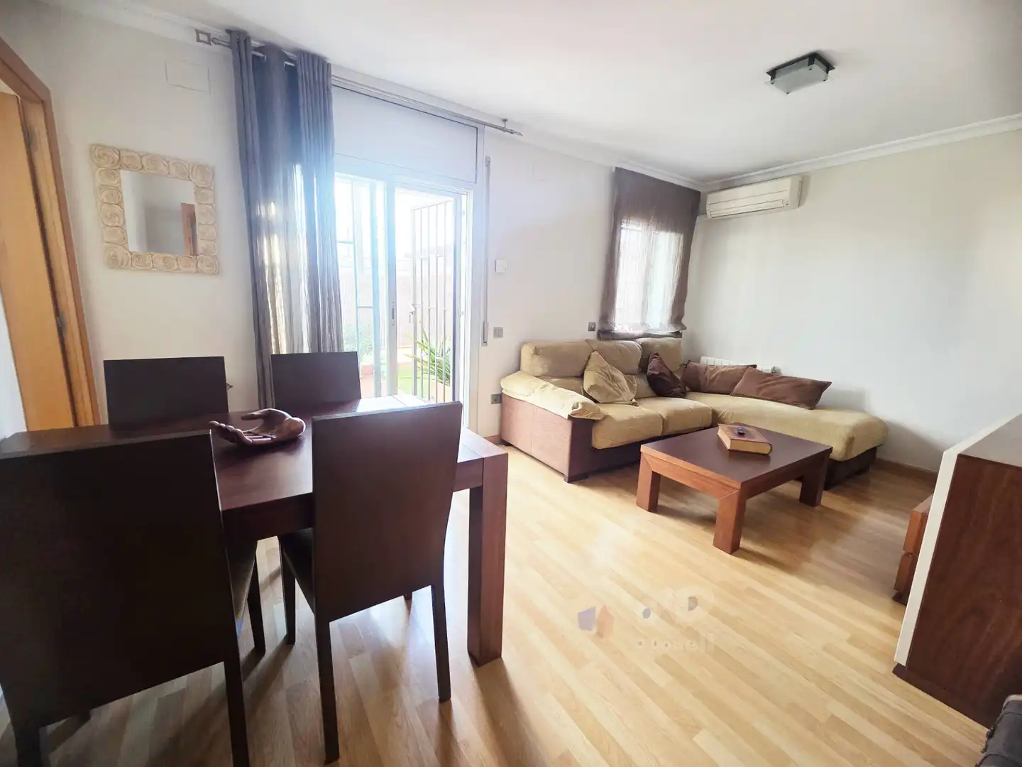 Wohnzimmer von Dachboden zum Verkauf in Sant Boi de Llobregat mit Klimaanlage, Terrasse und Ofen