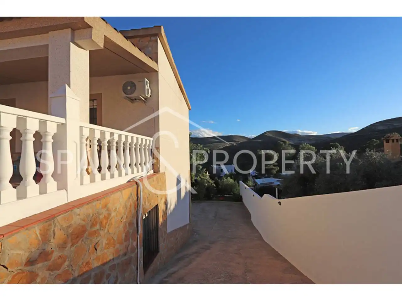 Vista exterior de Casa o xalet en venda en Turís amb Aire condicionat, Jardí privat i Terrassa