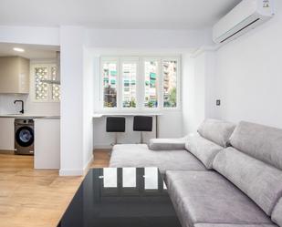 Living room of Flat to rent in  Granada Capital  with Air Conditioner, Heating and Parquet flooring