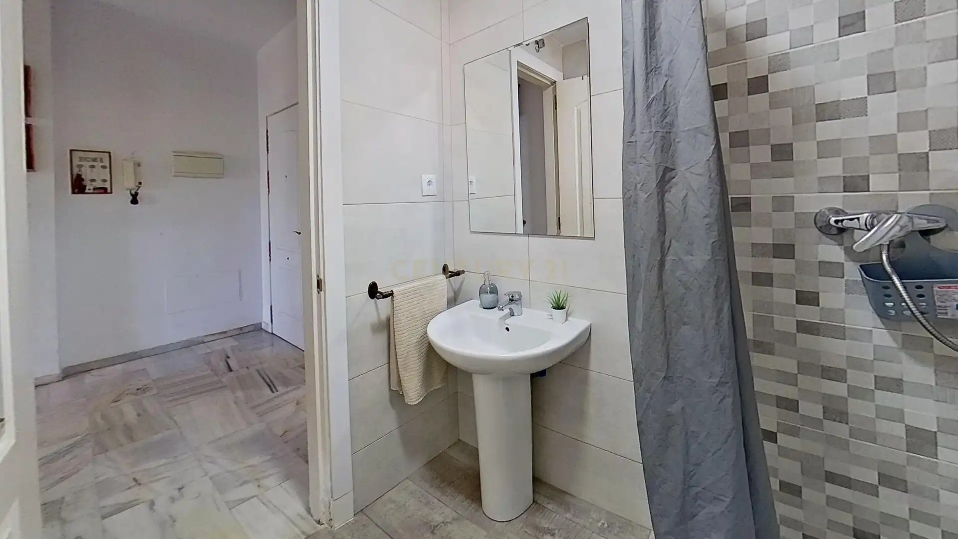 Baño de Piso en venta en Benalmádena con Aire acondicionado, Trastero y Horno