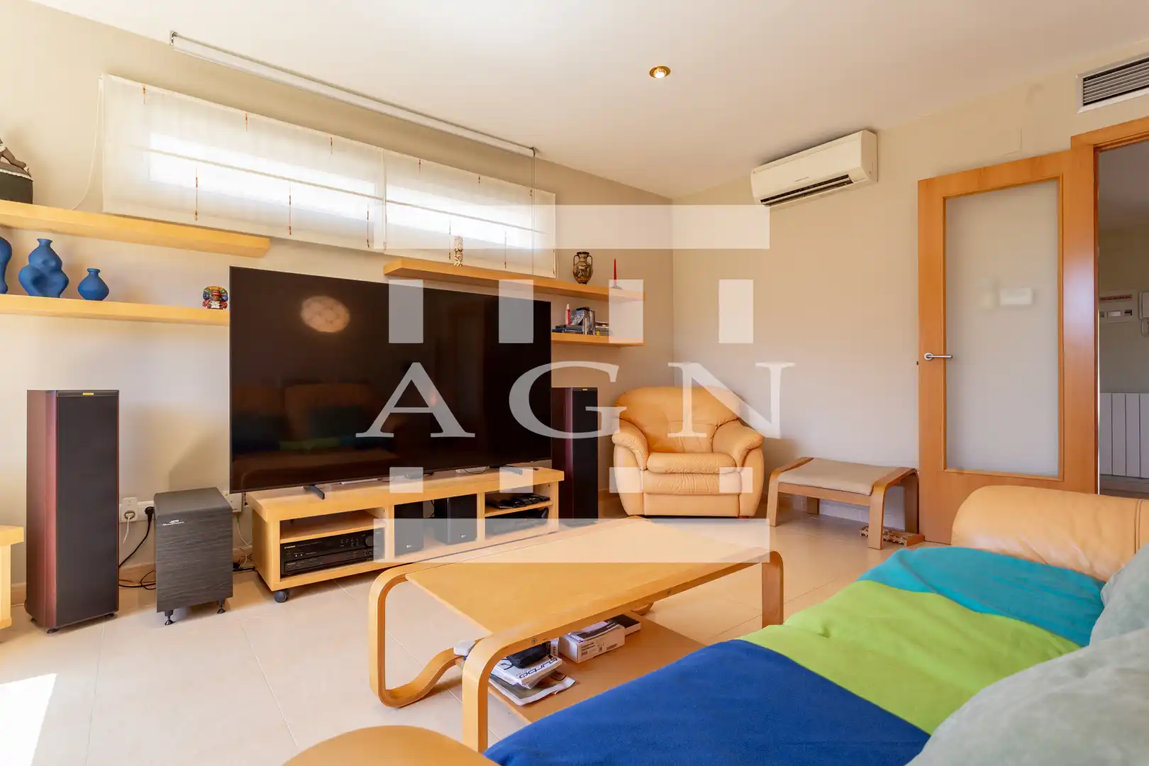 Wohnzimmer von Einfamilien-Reihenhaus zum Verkauf in Cambrils mit Klimaanlage, Heizung und Privatgarten