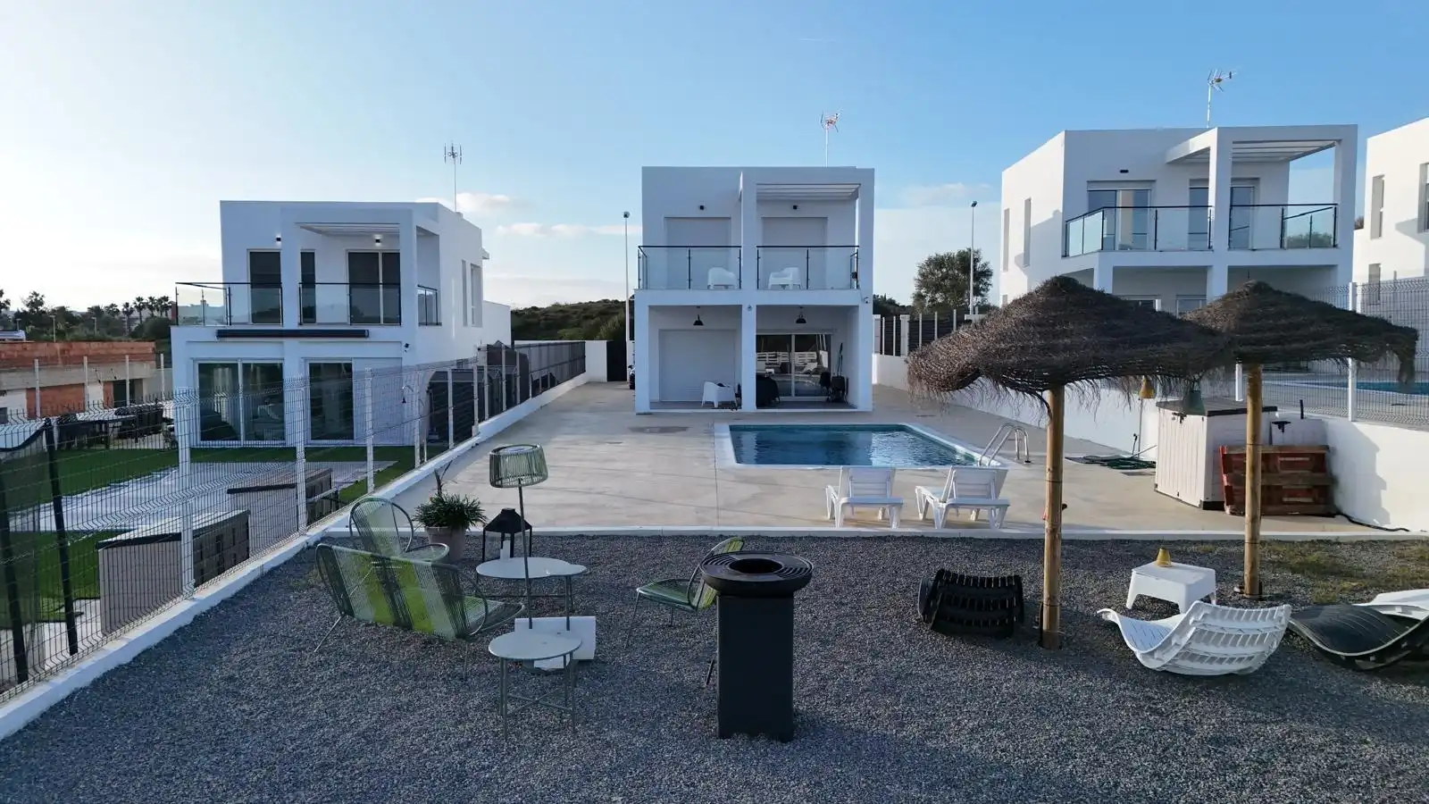 Außenansicht von Haus oder Chalet zum Verkauf in Ayamonte mit Klimaanlage, Heizung und Privatgarten