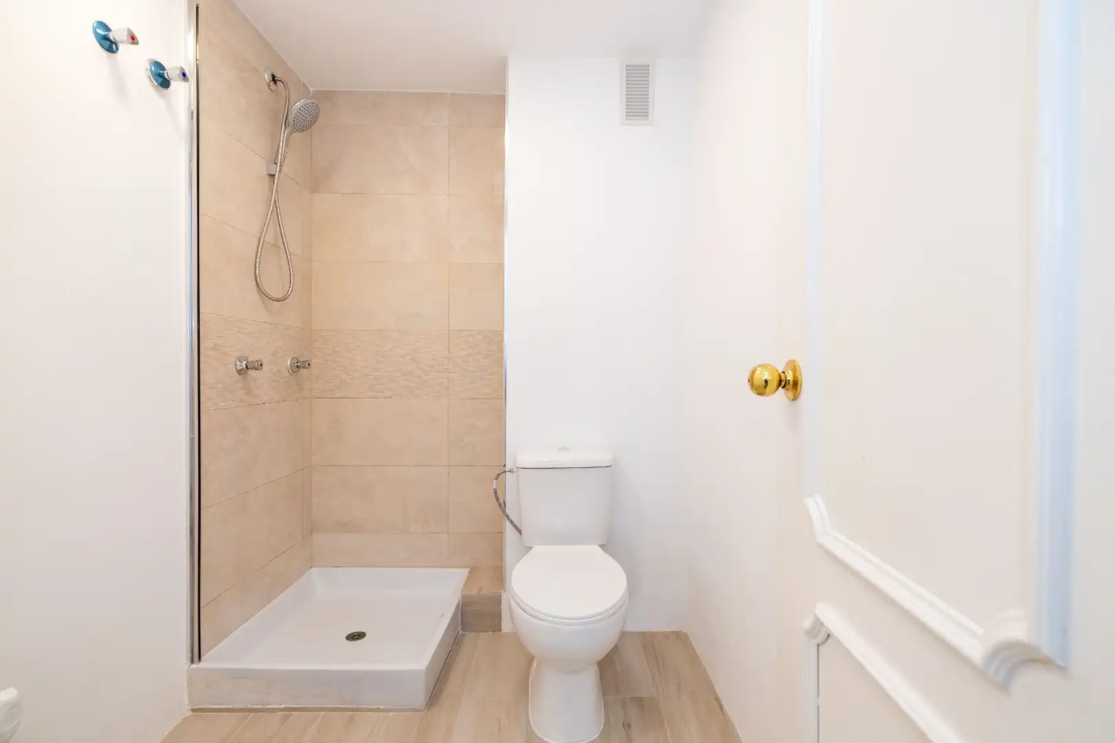Bathroom of Flat for sale in Marbella  with Terrace and Storage room