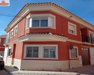 Vista exterior de Casa adosada en venda en Valdeganga amb Calefacció i Balcó