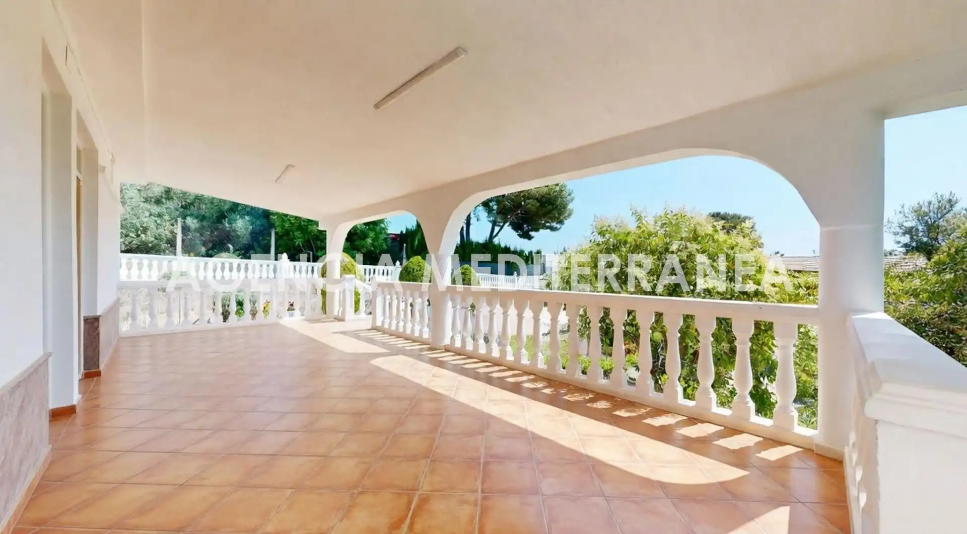 Chalet con piscina en venta en Montserrat