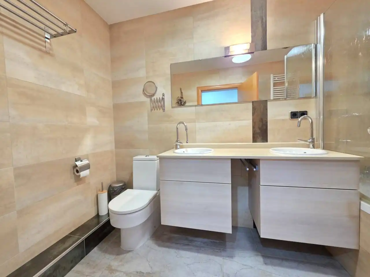 Baño de Casa o chalet en venta en Montcada i Reixac con Aire acondicionado, Calefacción y Jardín privado