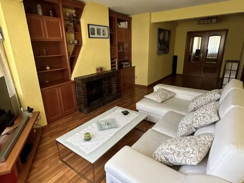Sala d'estar de Pis en venda en Collado Mediano, Madrid