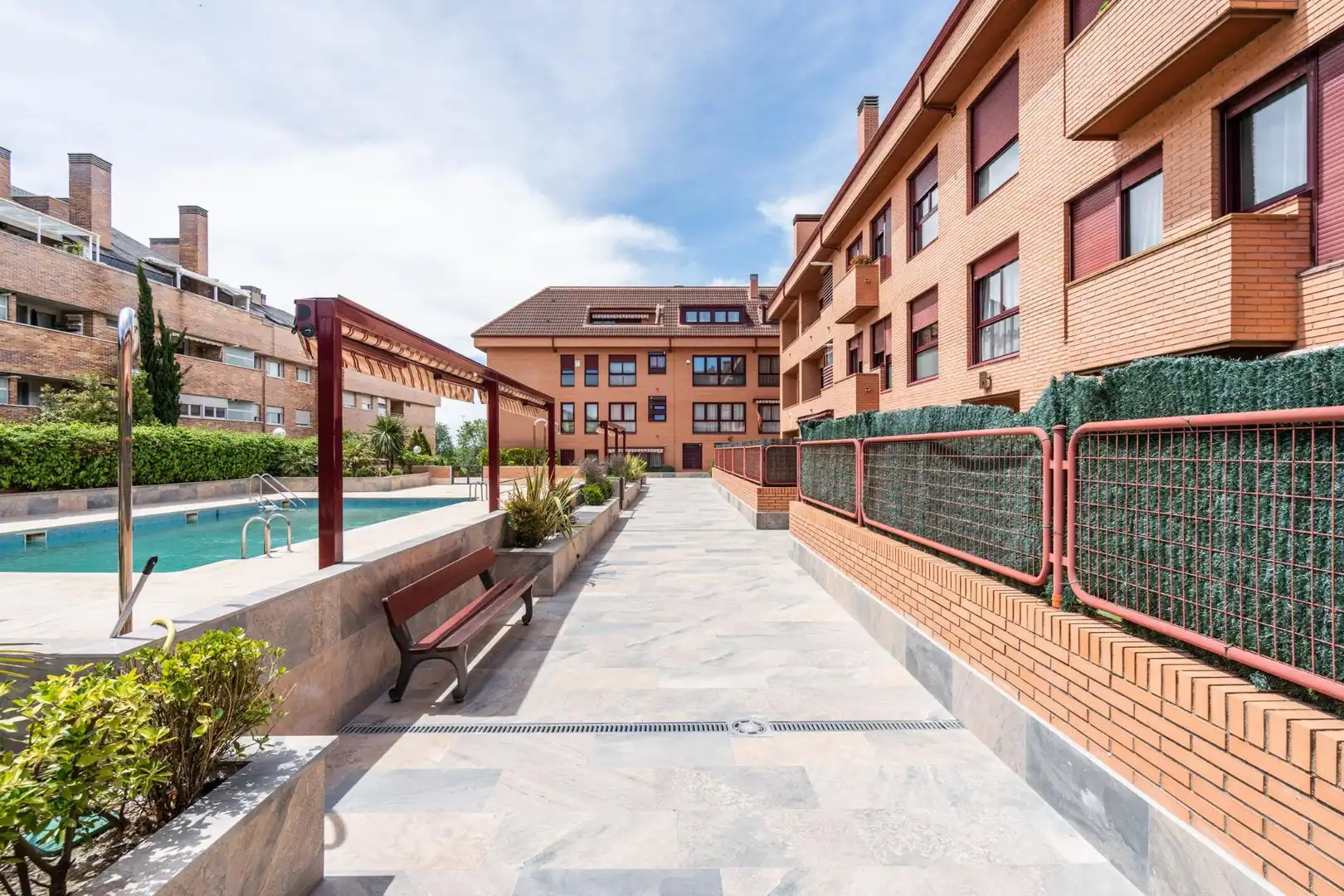 Vista exterior de Planta baja en venta en Las Rozas de Madrid con Aire acondicionado, Calefacción y Jardín privado