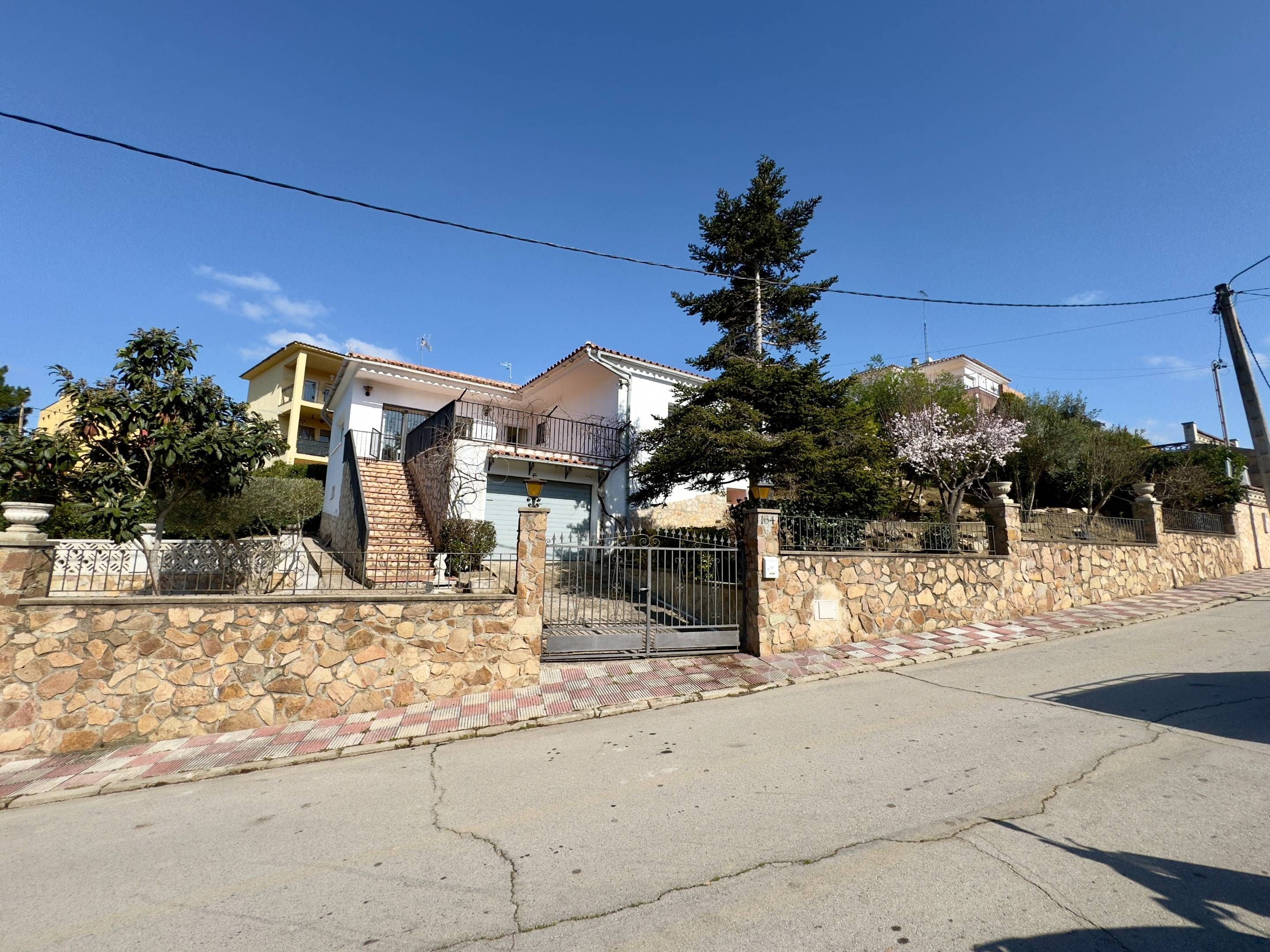 Vista exterior de Casa o xalet en venda en Tordera amb Calefacció, Jardí privat i Terrassa