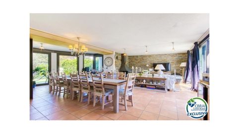 Casa unifamiliar exclusiva con ascensor, jardín y múltiples espacios independientes en Llançà, imatge 5
