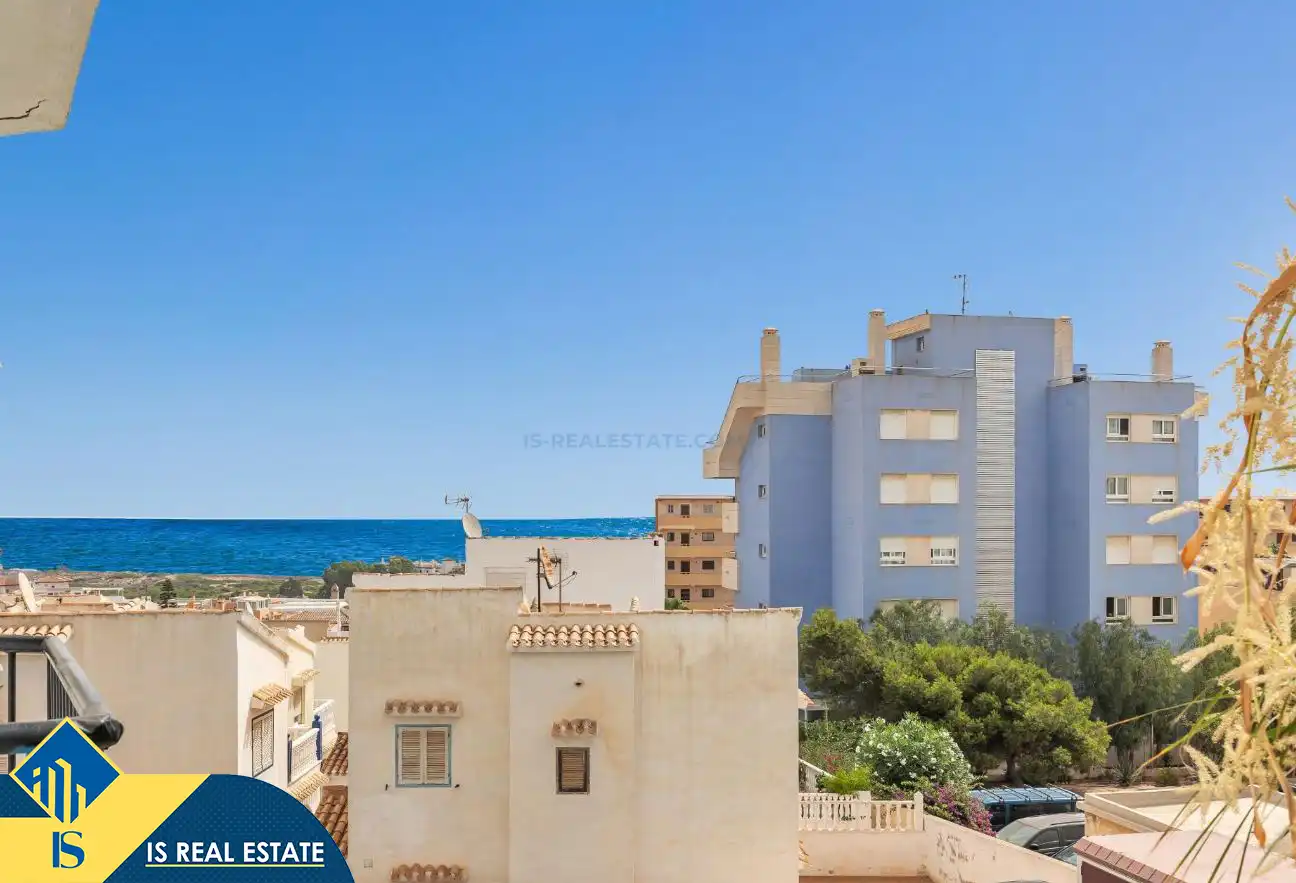 Vista exterior de Estudi en venda en Torrevieja amb Calefacció, Moblat i Rentadora