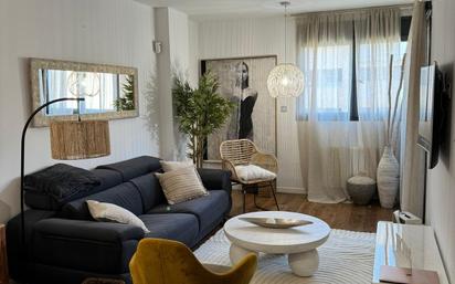 Living room of Flat to rent in  Granada Capital  with Heating, Private garden and Storage room