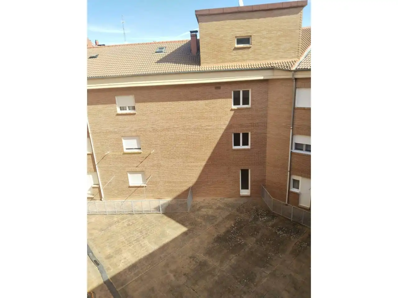 Vista exterior de Piso en venta en Briviesca con Calefacción, Parquet y Terraza
