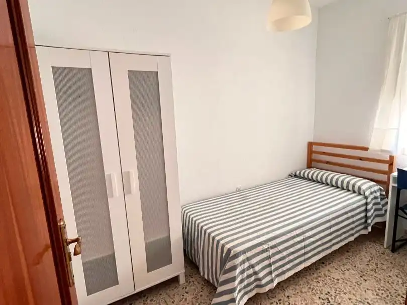 Dormitori de Pis de lloguer en Getafe amb Calefacció, Terrassa i Moblat