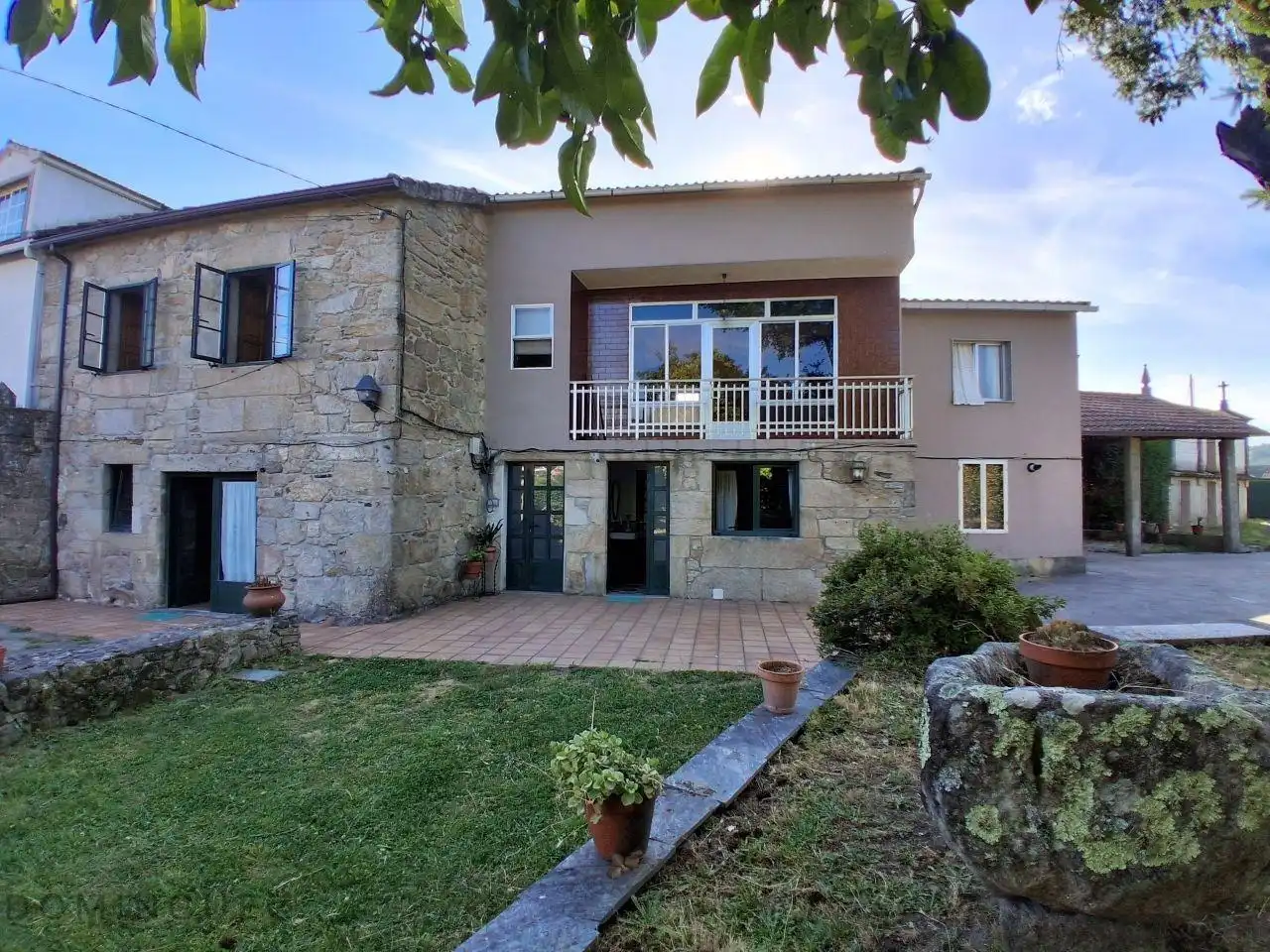 Vista exterior de Finca rústica en venda en Cuntis amb Calefacció, Jardí privat i Traster