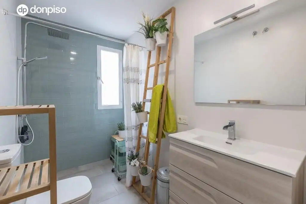 Bany de Casa adosada en venda en Granada amb Terrassa i Piscina comunitària