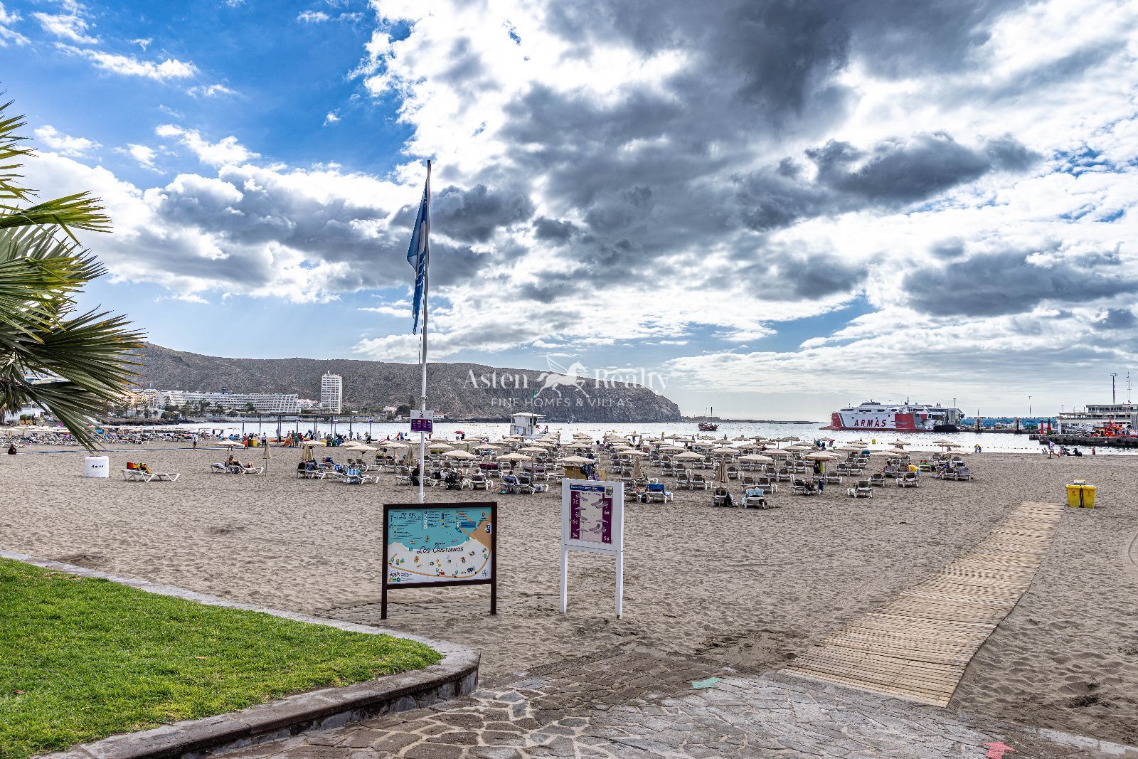 Vista exterior de Piso en venta en Arona con Aire acondicionado, Terraza y Amueblado