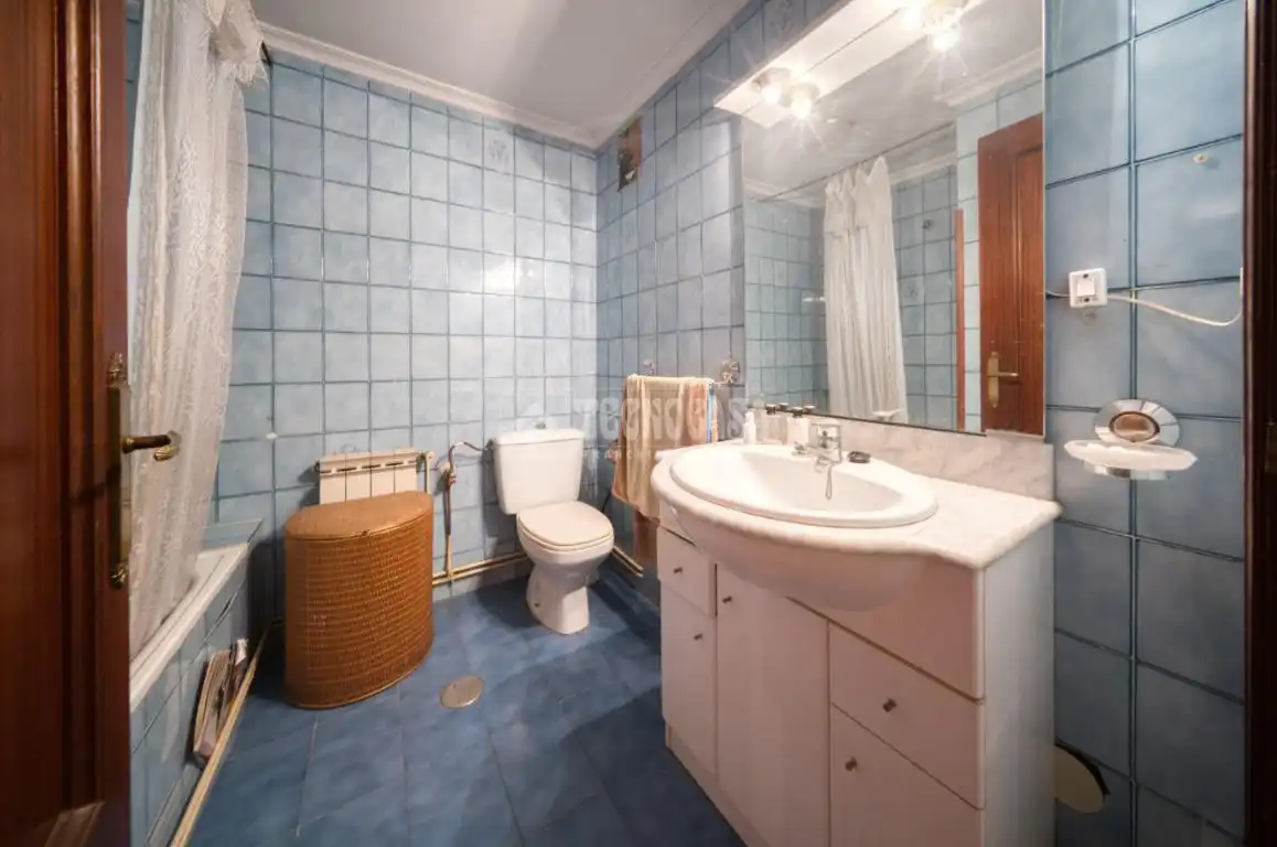 Bathroom of Flat for sale in Valladolid