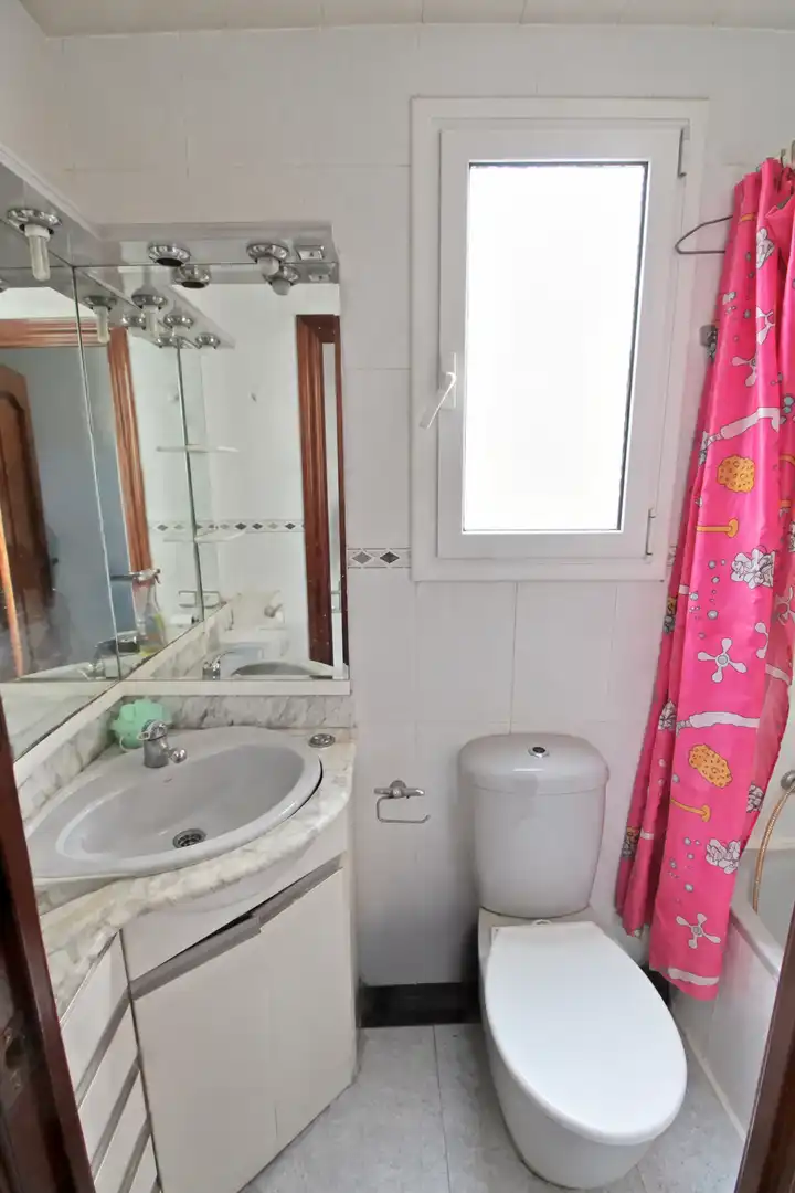 Bathroom of Flat for sale in L'Hospitalet de Llobregat
