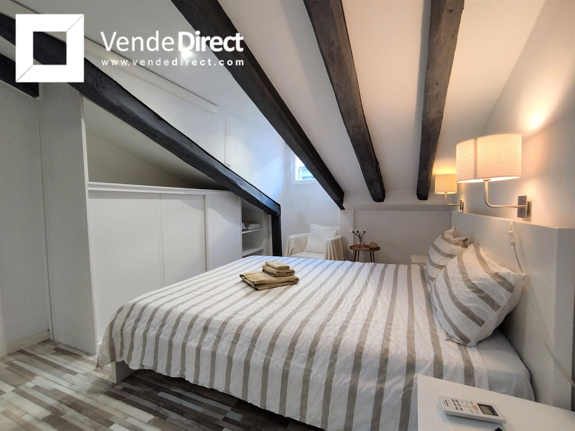 Dormitori de Apartament de lloguer en  Madrid Capital amb Aire condicionat i Moblat