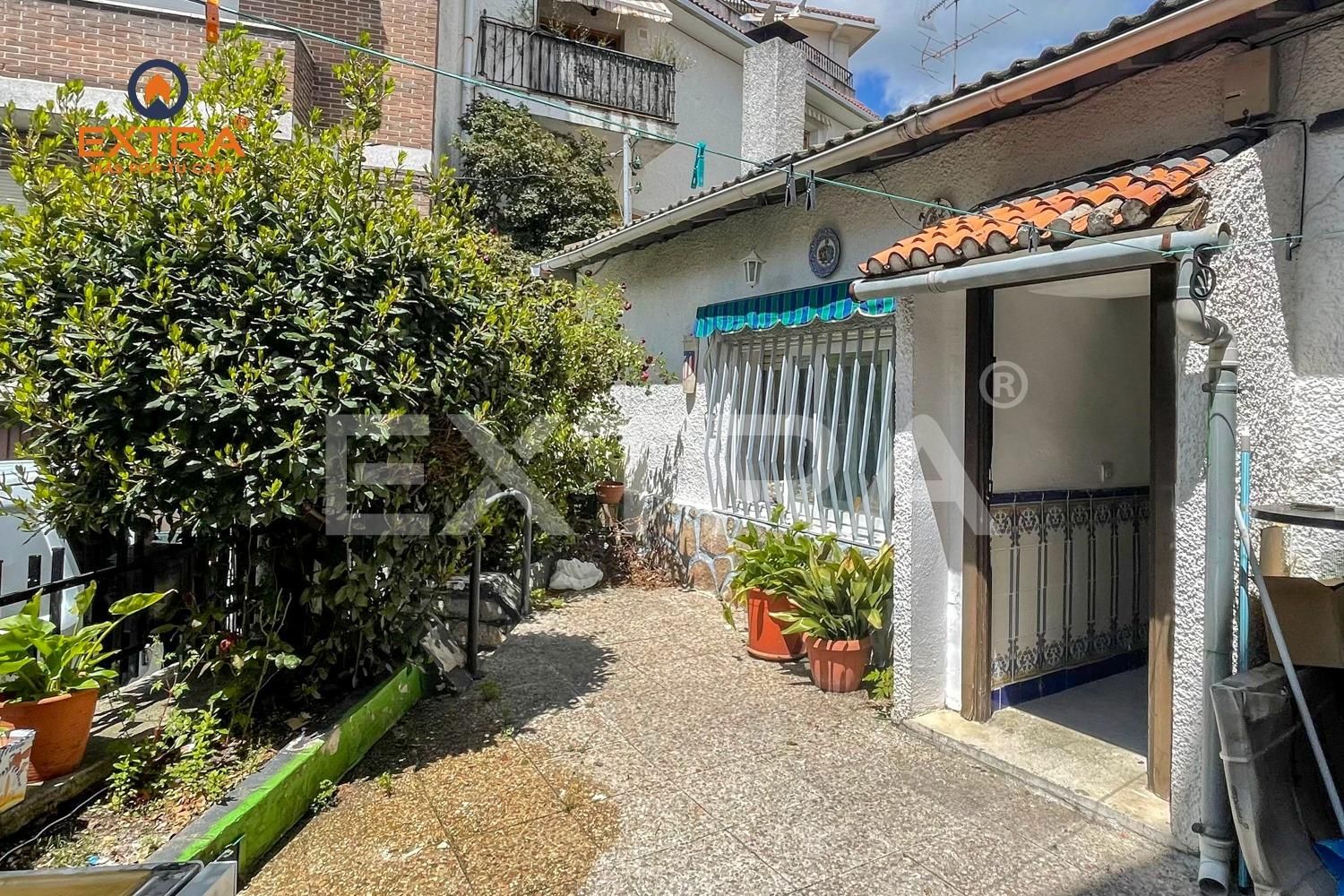 Vista exterior de Casa o xalet en venda en Collado Mediano amb Calefacció i Jardí privat