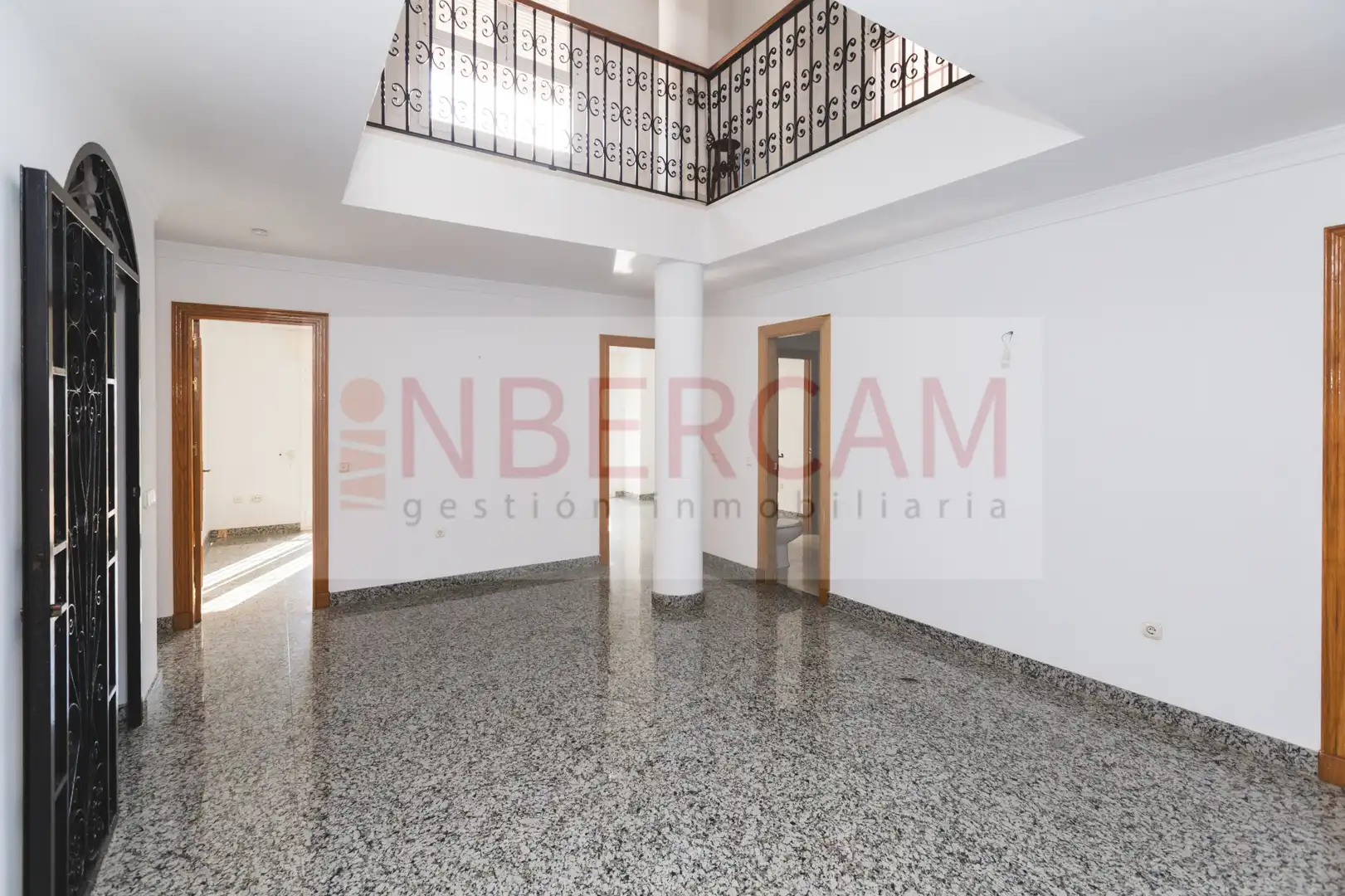 Einfamilien-Reihenhaus zum Verkauf in El Ejido mit Privatgarten, Terrasse und Balkon