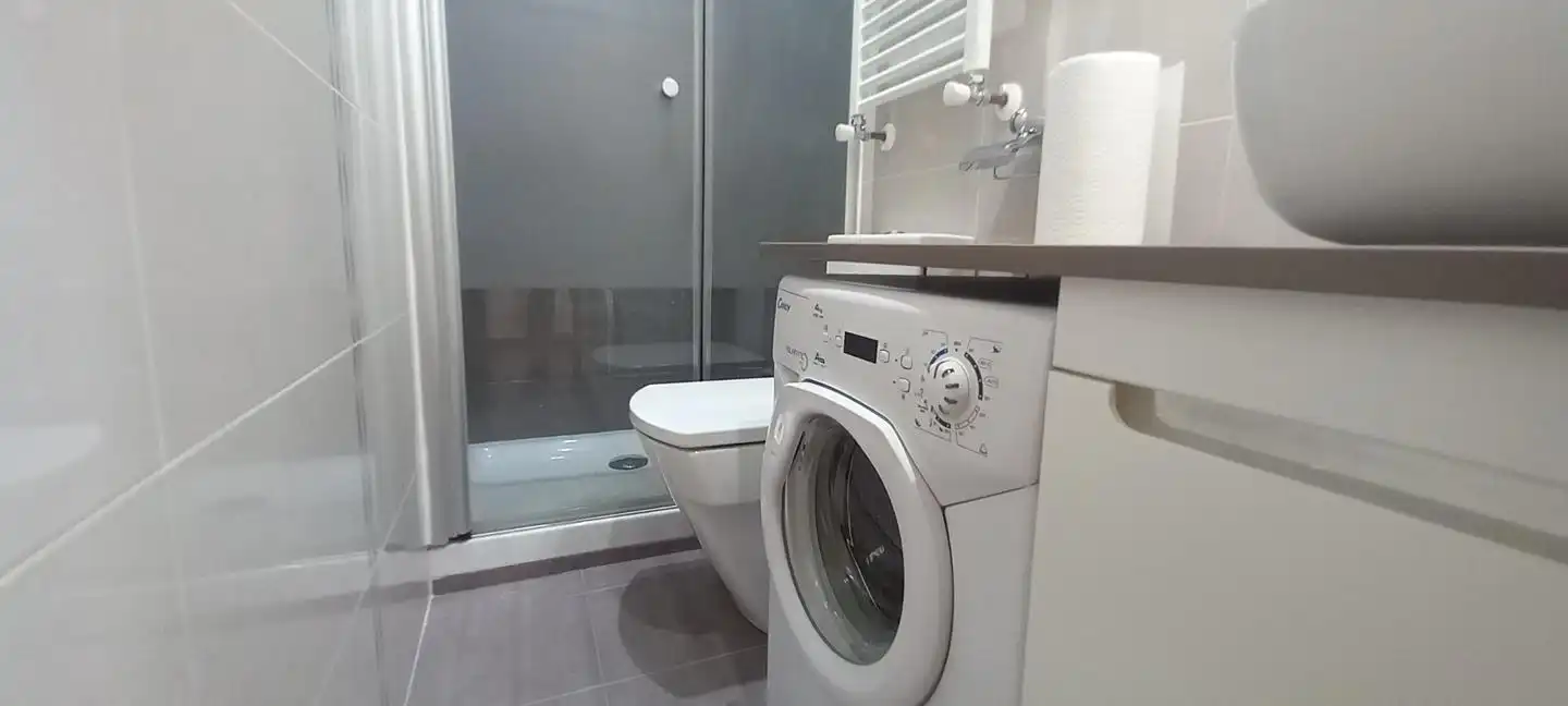 Bathroom of Flat for sale in Madrid