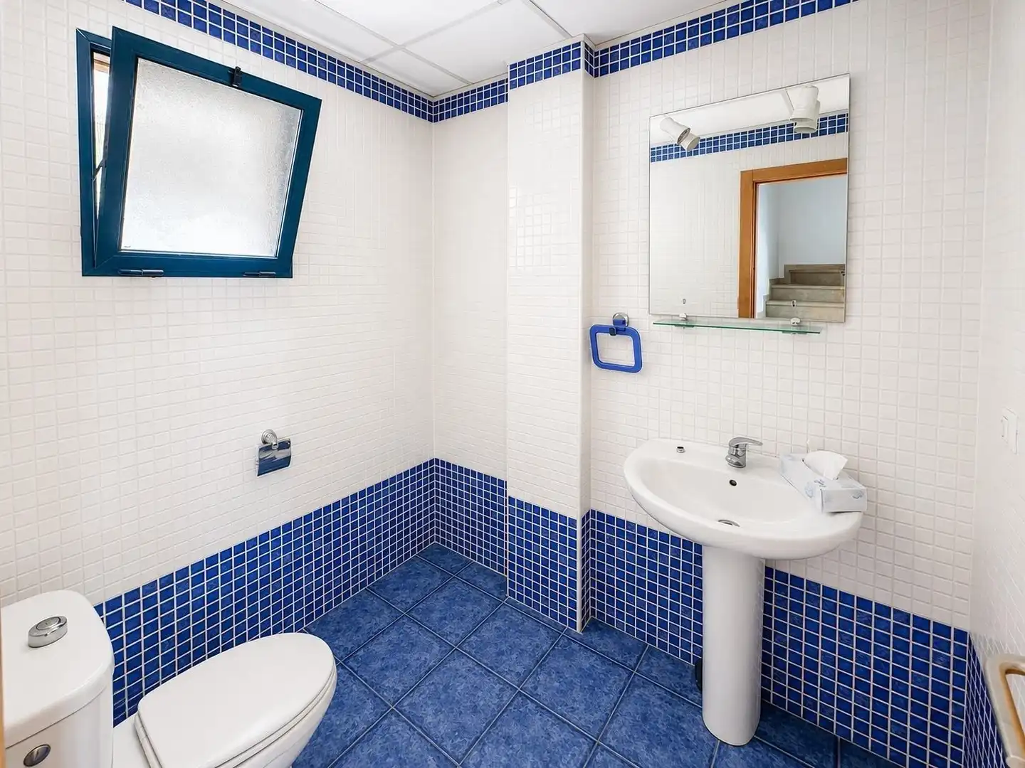Badezimmer von Einfamilien-Reihenhaus zum Verkauf in Gandia mit Gemeinschaftspool
