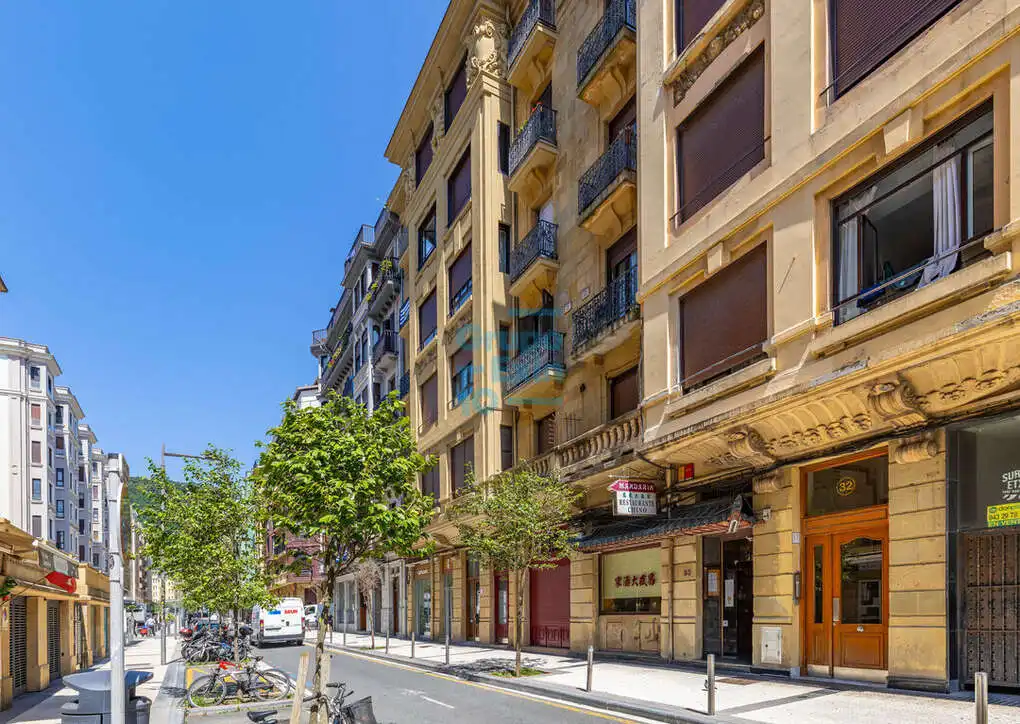 Vista exterior de Piso en venta en Donostia - San Sebastián  con Calefacción y Balcón