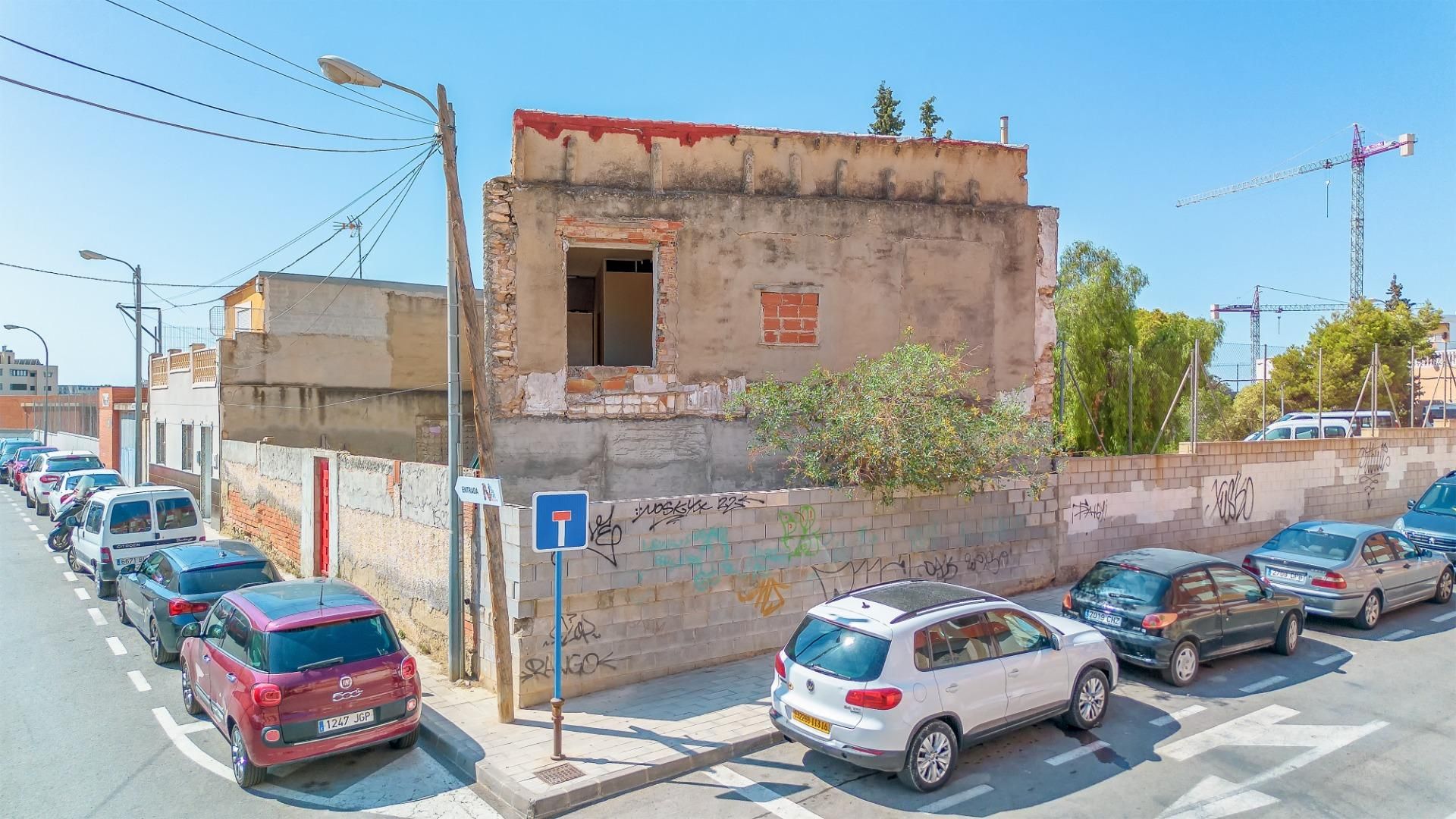 Vista exterior de Casa o xalet en venda en Alicante / Alacant amb Jardí privat