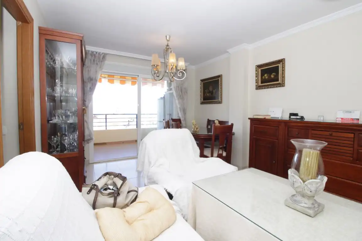 Sala de estar de Piso en venta en Vélez-Málaga con Terraza y Piscina comunitaria
