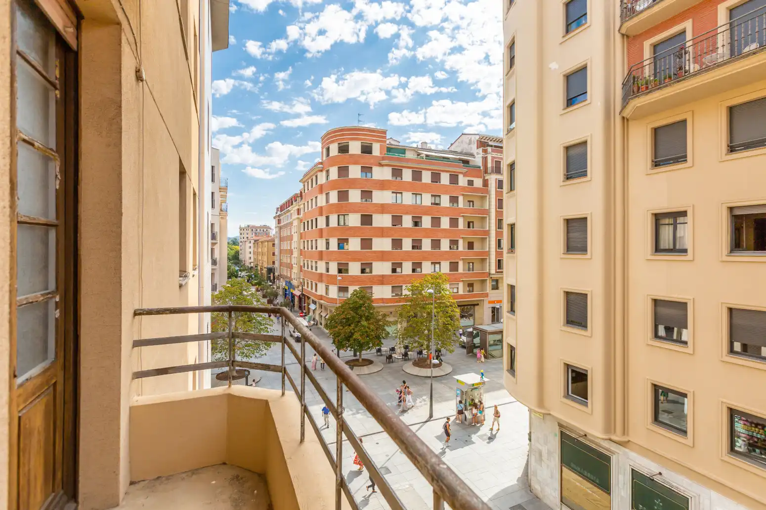 Vista exterior de Piso en venta en  Pamplona / Iruña con Parquet y Balcón