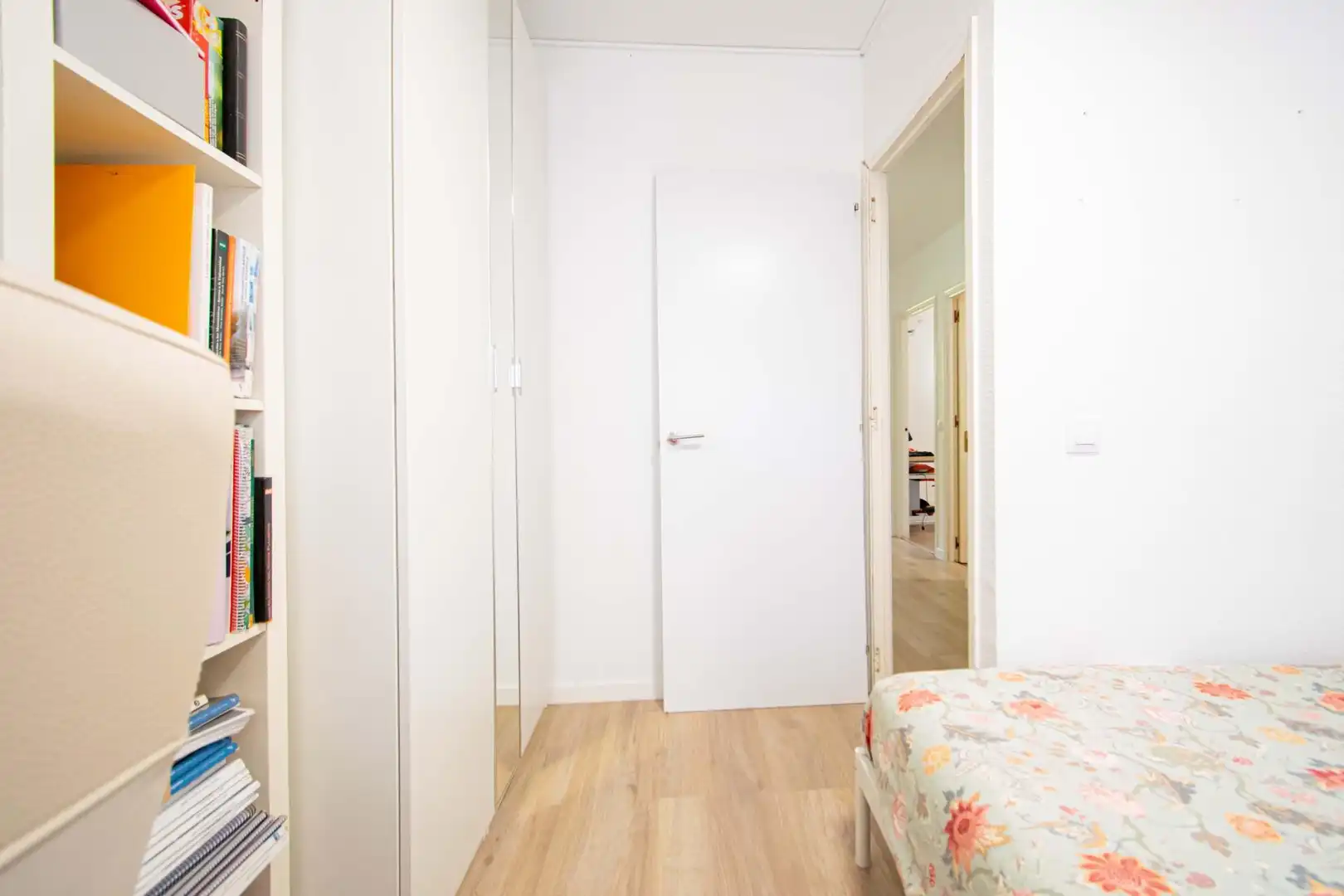 Habitación de Casa adosada en venta en Montequinto con Aire acondicionado y Piscina comunitaria