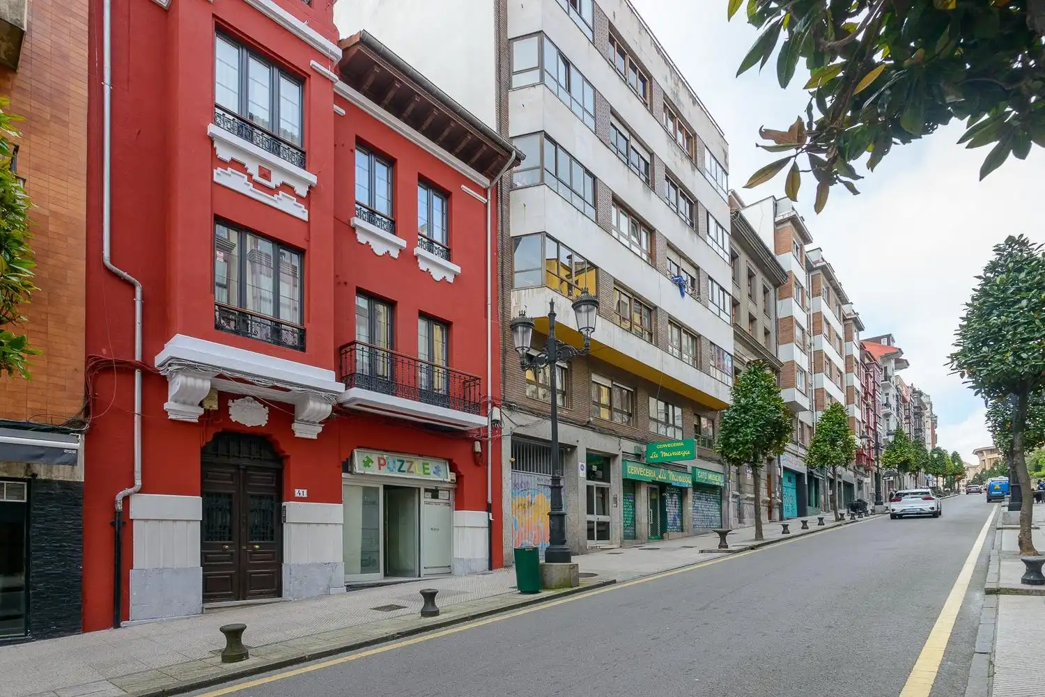Vista exterior de Local de lloguer en Oviedo 