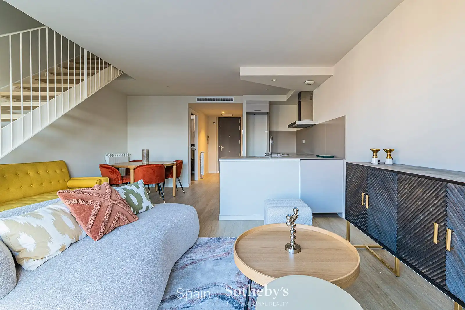 Wohnzimmer von Maisonette zum Verkauf in Barcelona mit Klimaanlage und Heizung