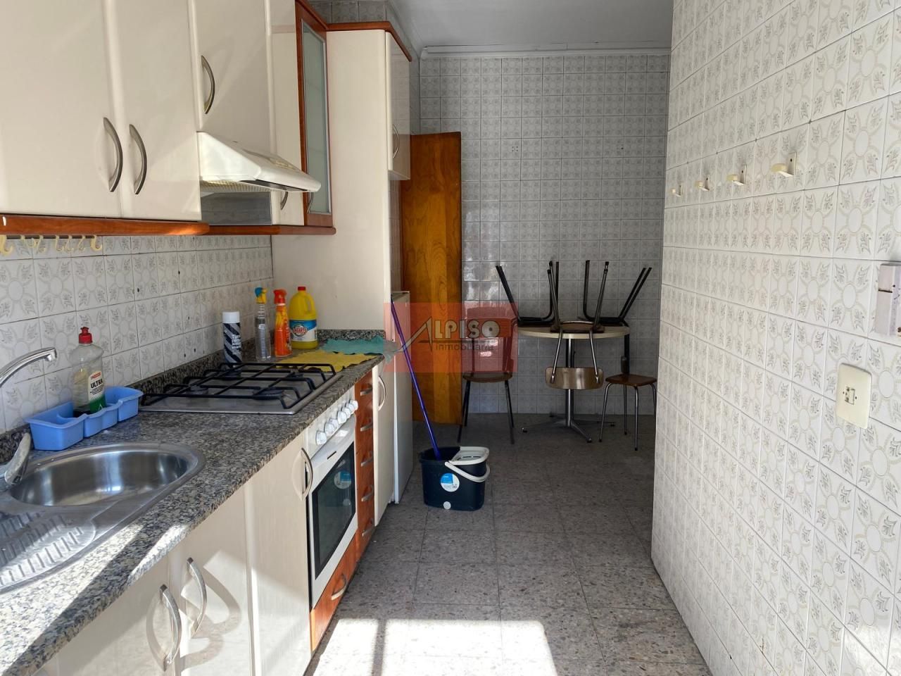 Cuina de Pis en venda en Ourense Capital  amb Traster i Balcó