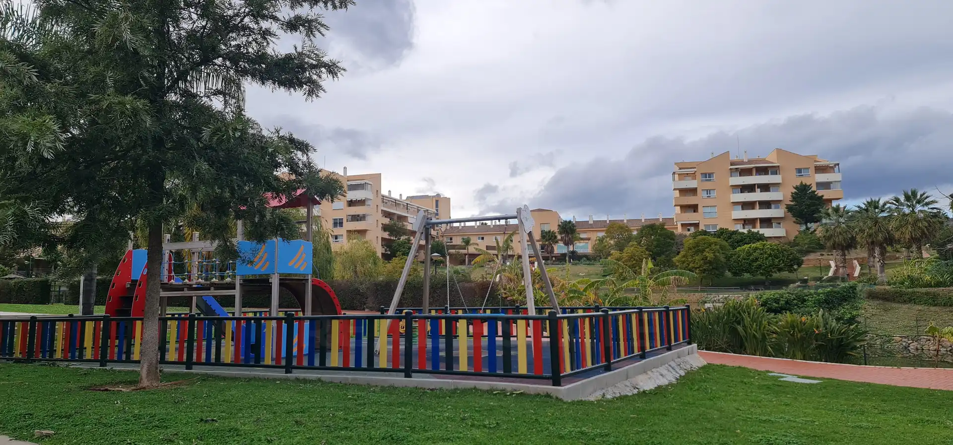 Vista exterior de Àtic en venda en Alhaurín de la Torre amb Aire condicionat, Calefacció i Terrassa