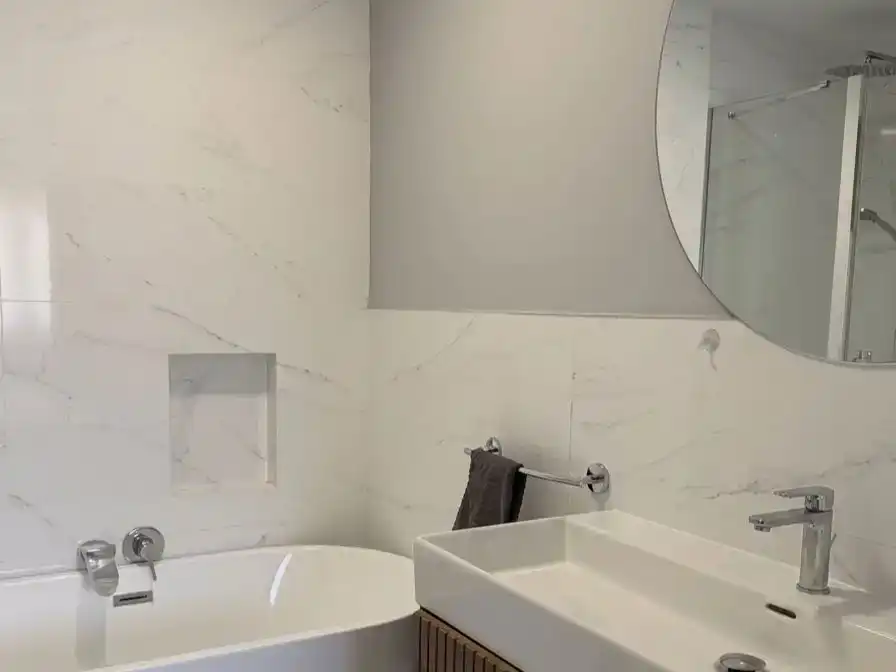 Badezimmer von Wohnung zur Miete in  Madrid Capital mit Klimaanlage und Balkon