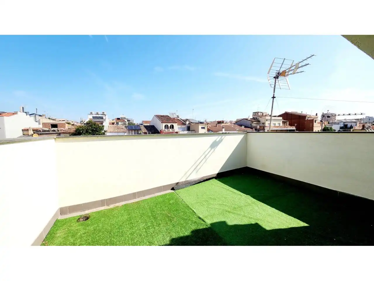 Terrasse von Einfamilien-Reihenhaus zum Verkauf in Sabadell mit Klimaanlage, Heizung und Terrasse
