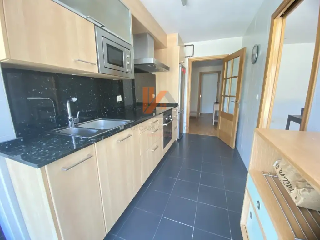 Cocina de Piso de alquiler en Santiago de Compostela  con Amueblado, Horno y Lavadora