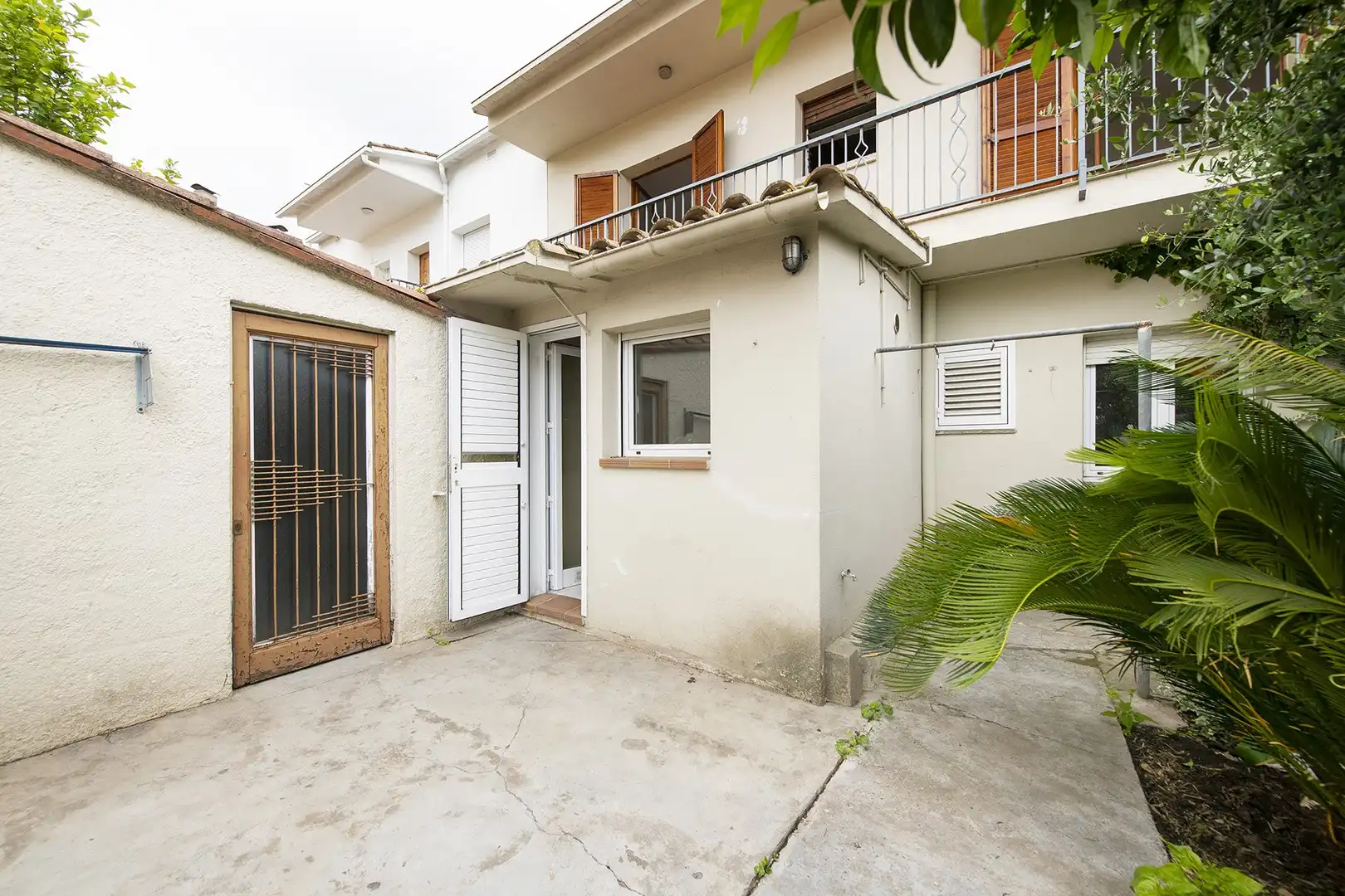 Außenansicht von Einfamilien-Reihenhaus zum Verkauf in Banyoles mit Heizung, Terrasse und Balkon