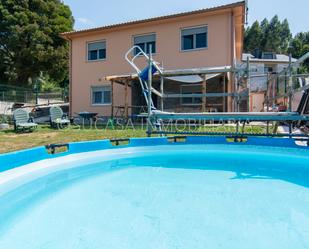 Piscina de Casa o xalet en venda en Cesuras amb Calefacció, Jardí privat i Parquet
