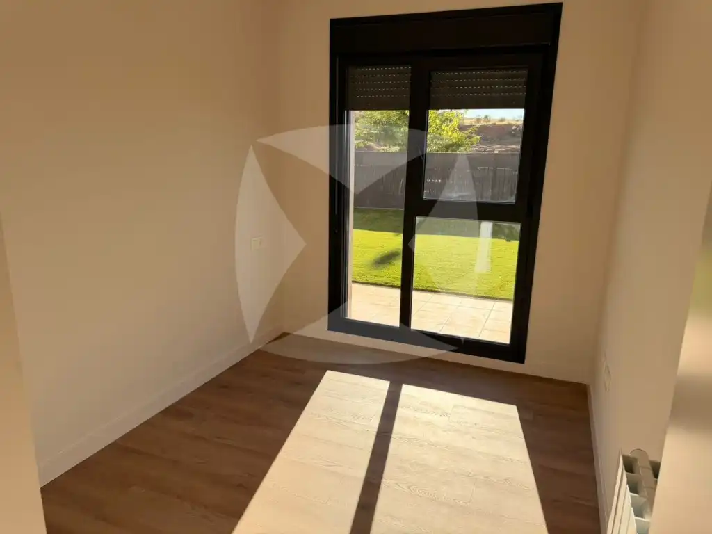 Dormitori de Pis de lloguer en Badajoz amb Aire condicionat, Jardí privat i Terrassa
