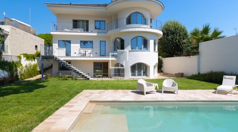 Casa de estilo mediterráneo completamente reformada en venta en El Masnou