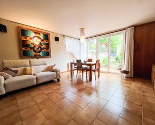 Living room of Single-family semi-detached for sale in Cerdanyola del Vallès  with Heating, Private garden and Parquet flooring
