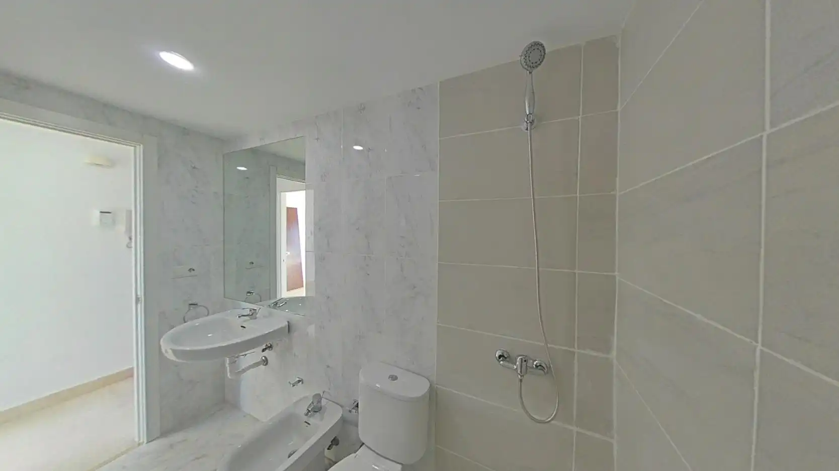 Badezimmer von Wohnung zum Verkauf in Madrid mit Klimaanlage, Heizung und Abstellraum