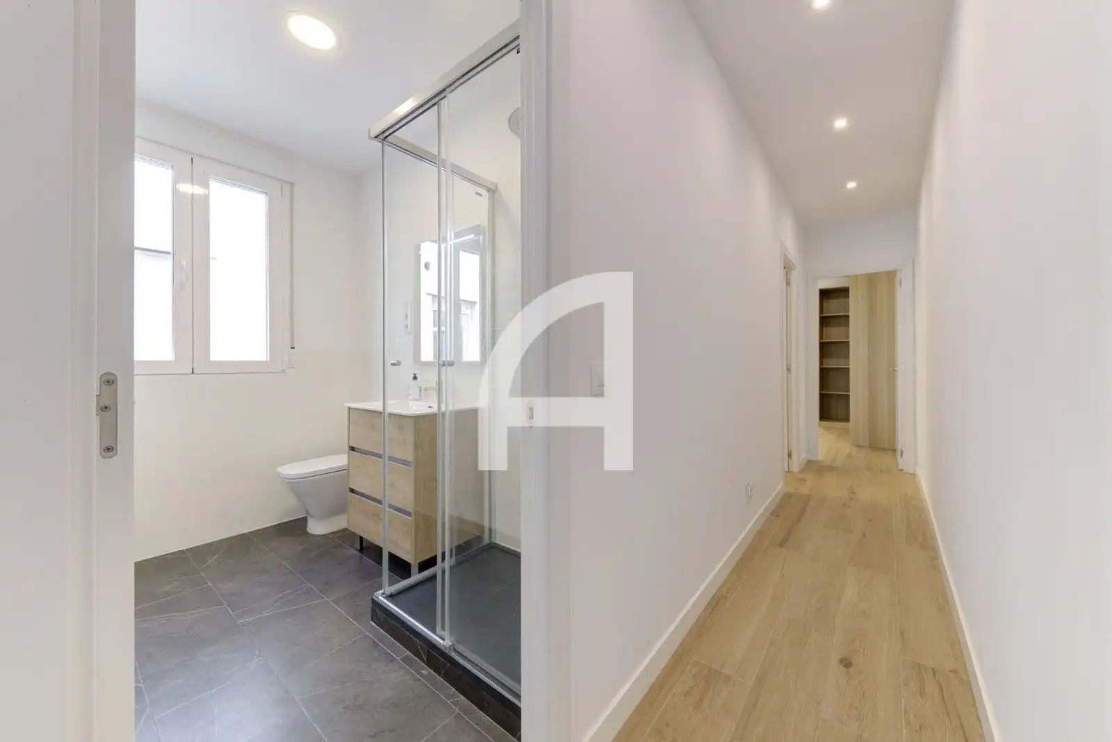 Badezimmer von Dachboden zur Miete in Madrid mit Klimaanlage, Heizung und Terrasse
