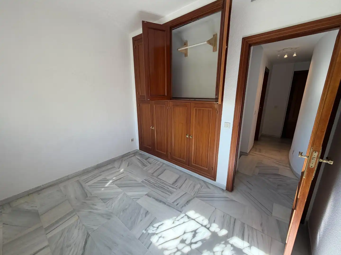 Schlafzimmer von Wohnung zur Miete in Sevilla mit Klimaanlage und Terrasse