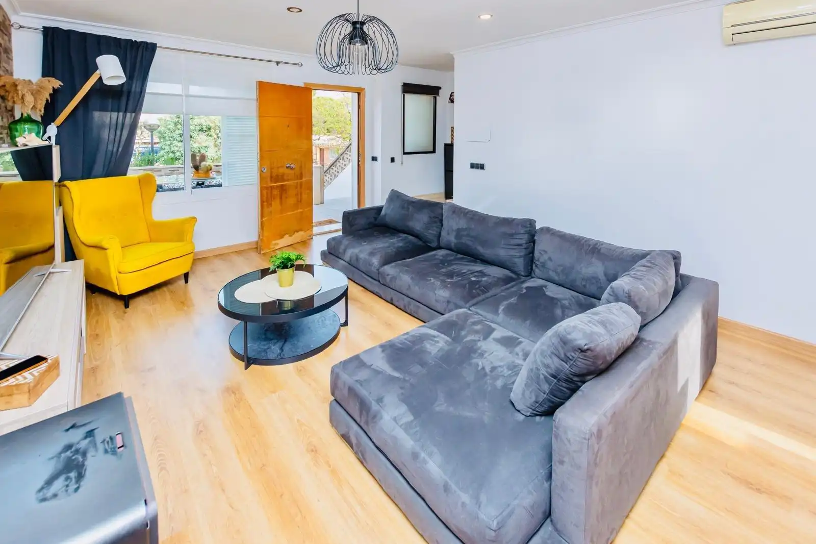 Living room of Houses for sale in Calvià  with Air Conditioner, Terrace and Balcony